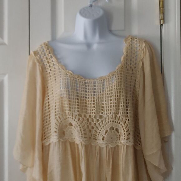 Adiva wide sleeve multi fabric style  cream crochet top blouse  Sz 2X - Picture 3 of 6